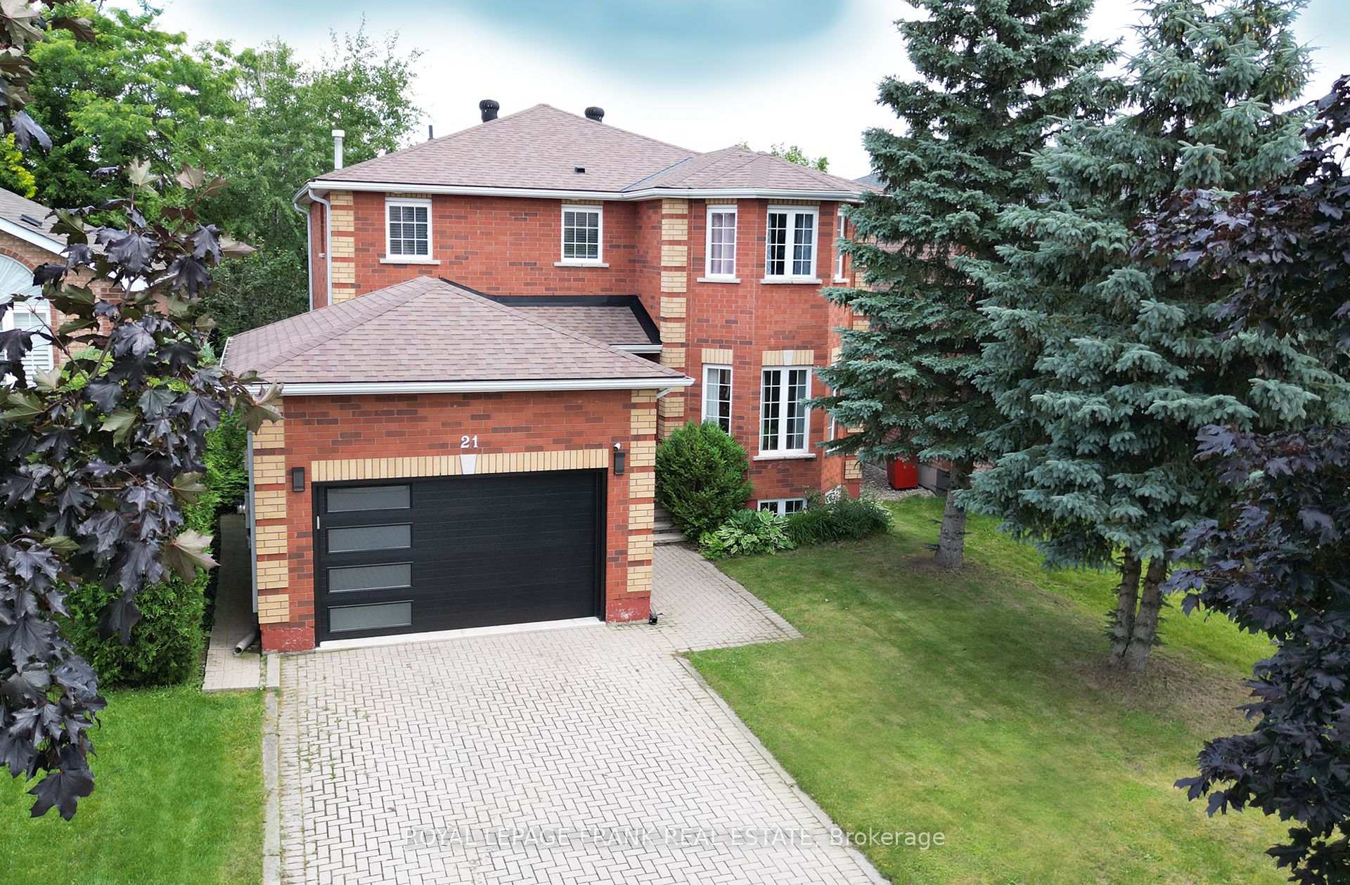 Photo 1 of 21 Crompton Drive, Barrie, Little Lake — HOMEH