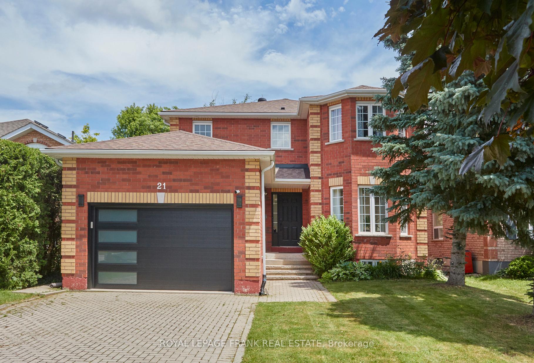Photo 3 of 21 Crompton Drive, Barrie, Little Lake — HOMEH