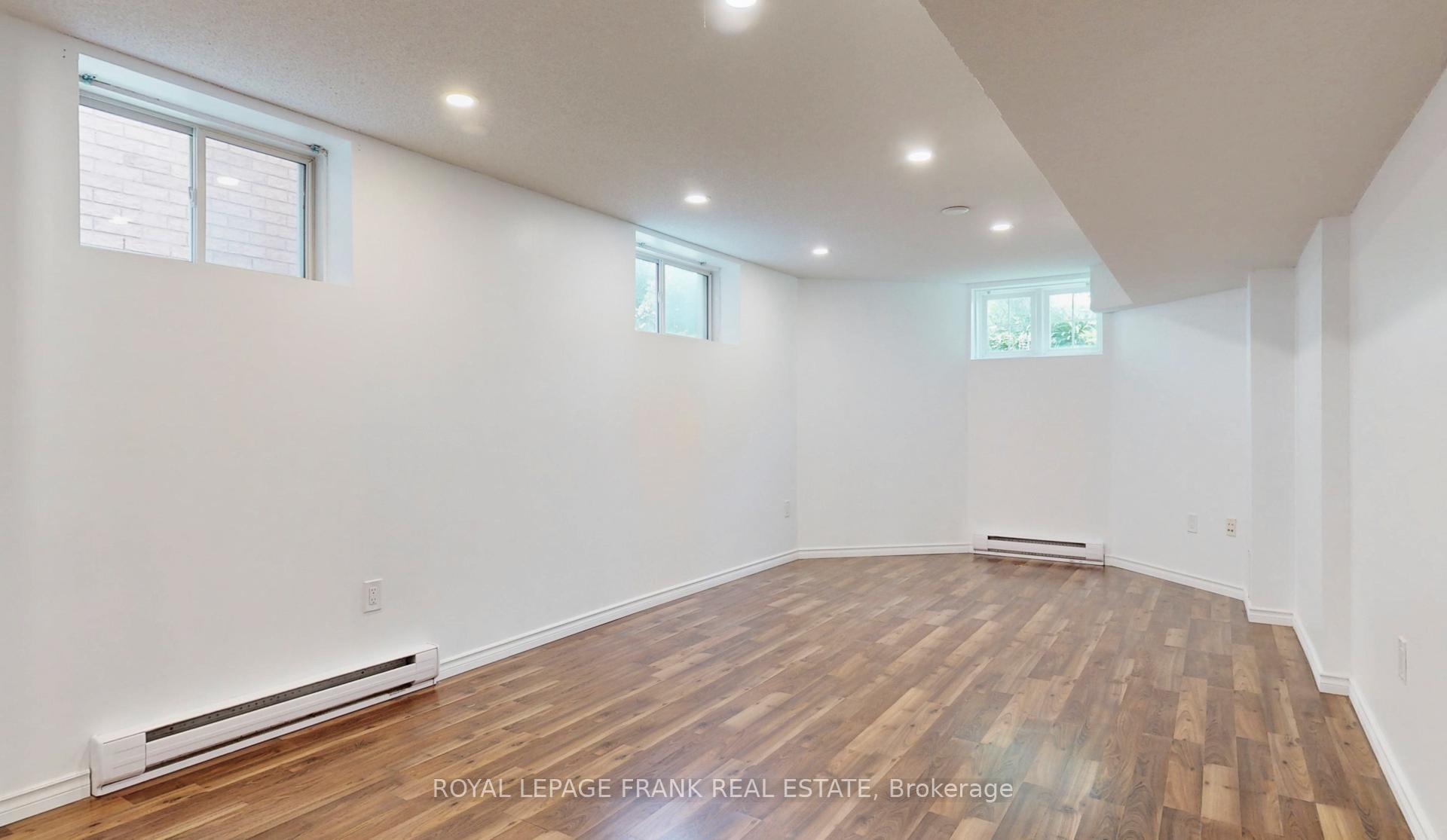 Photo 6 of 21 Crompton Drive, Barrie, Little Lake — HOMEH