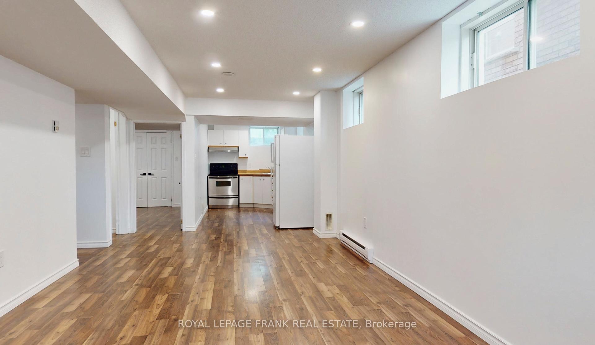 Photo 7 of 21 Crompton Drive, Barrie, Little Lake — HOMEH