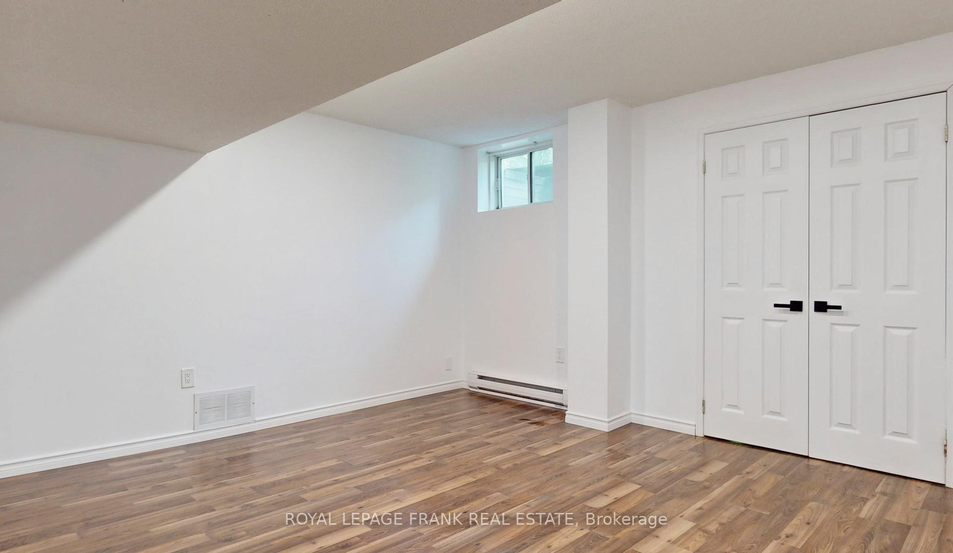 Photo 9 of 21 Crompton Drive, Barrie, Little Lake — HOMEH