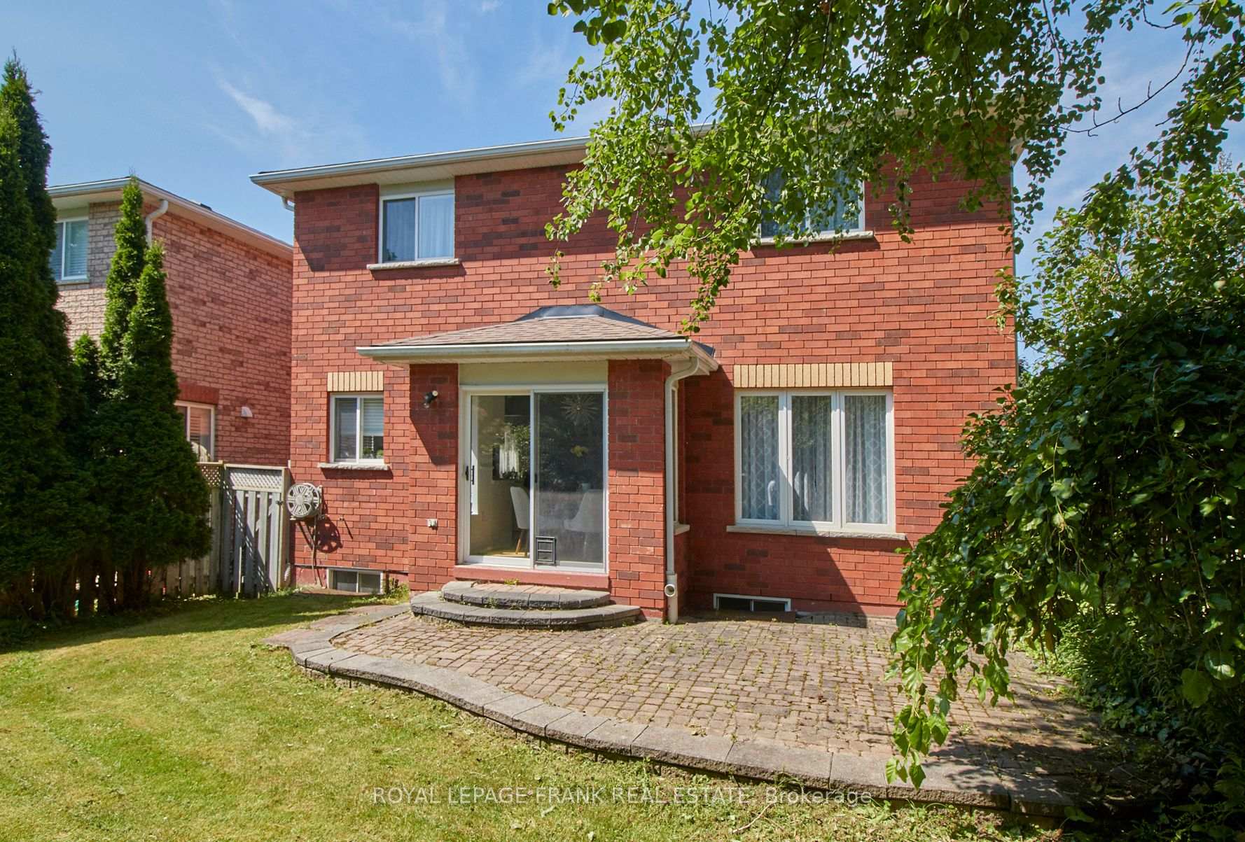 Photo 11 of 21 Crompton Drive, Barrie, Little Lake — HOMEH