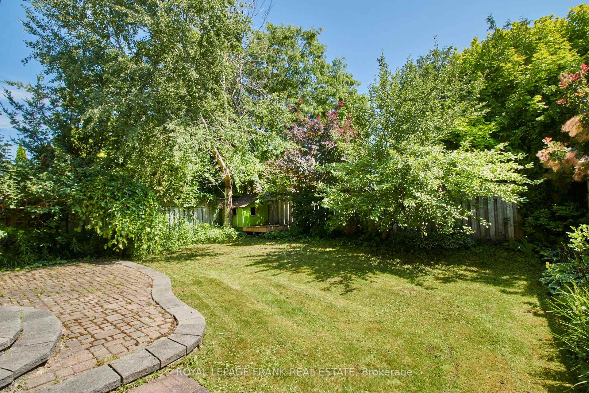 Photo 12 of 21 Crompton Drive, Barrie, Little Lake — HOMEH