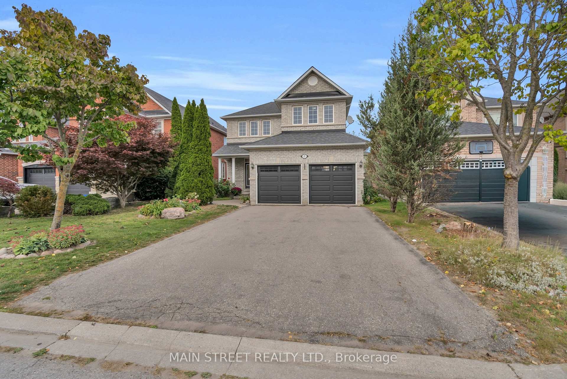 Photo 2 of 27 Blackbird Crescent, Richmond Hill, Oak Ridges — HOMEH