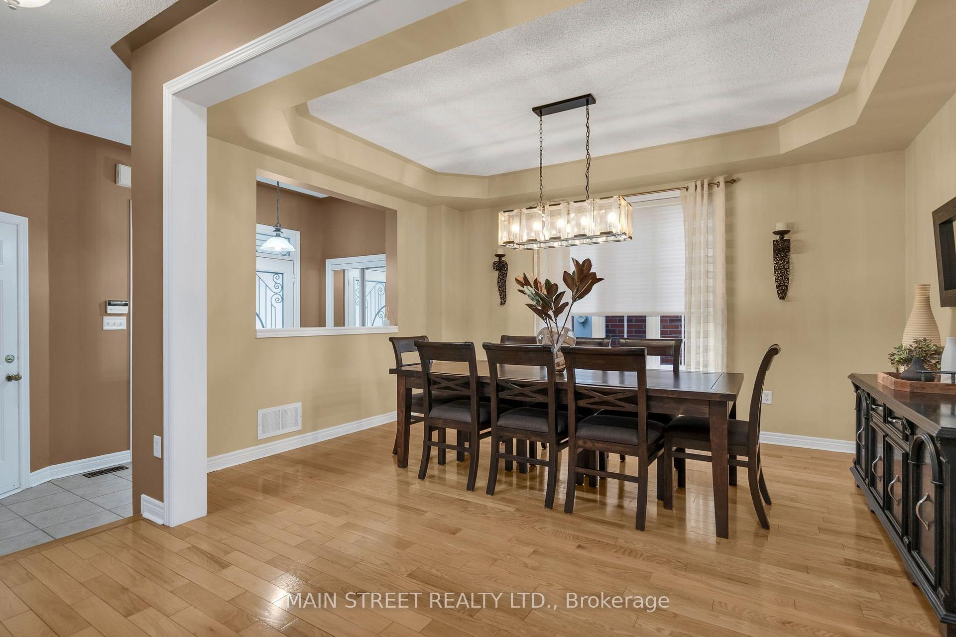 Photo 4 of 27 Blackbird Crescent, Richmond Hill, Oak Ridges — HOMEH