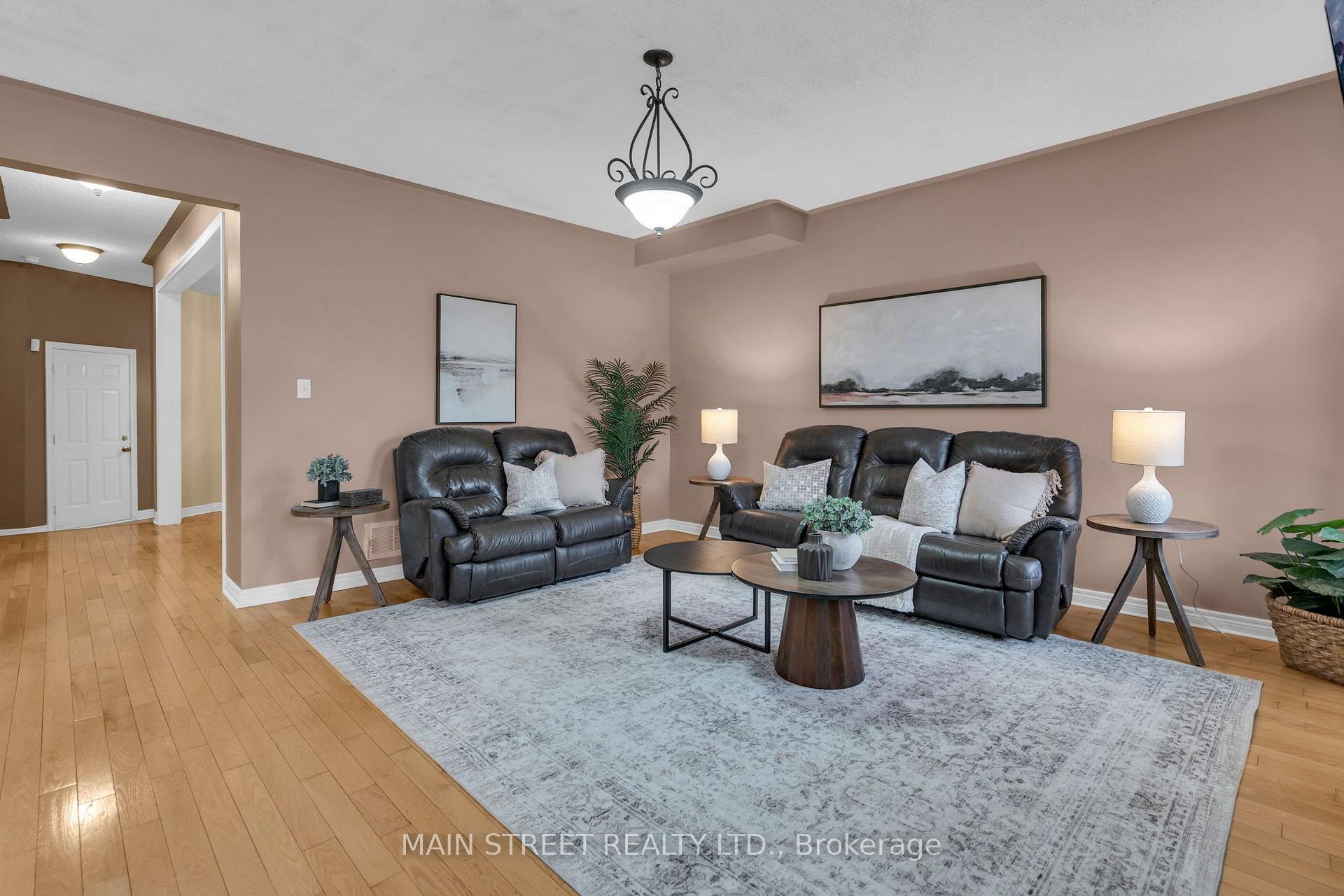 Photo 9 of 27 Blackbird Crescent, Richmond Hill, Oak Ridges — HOMEH