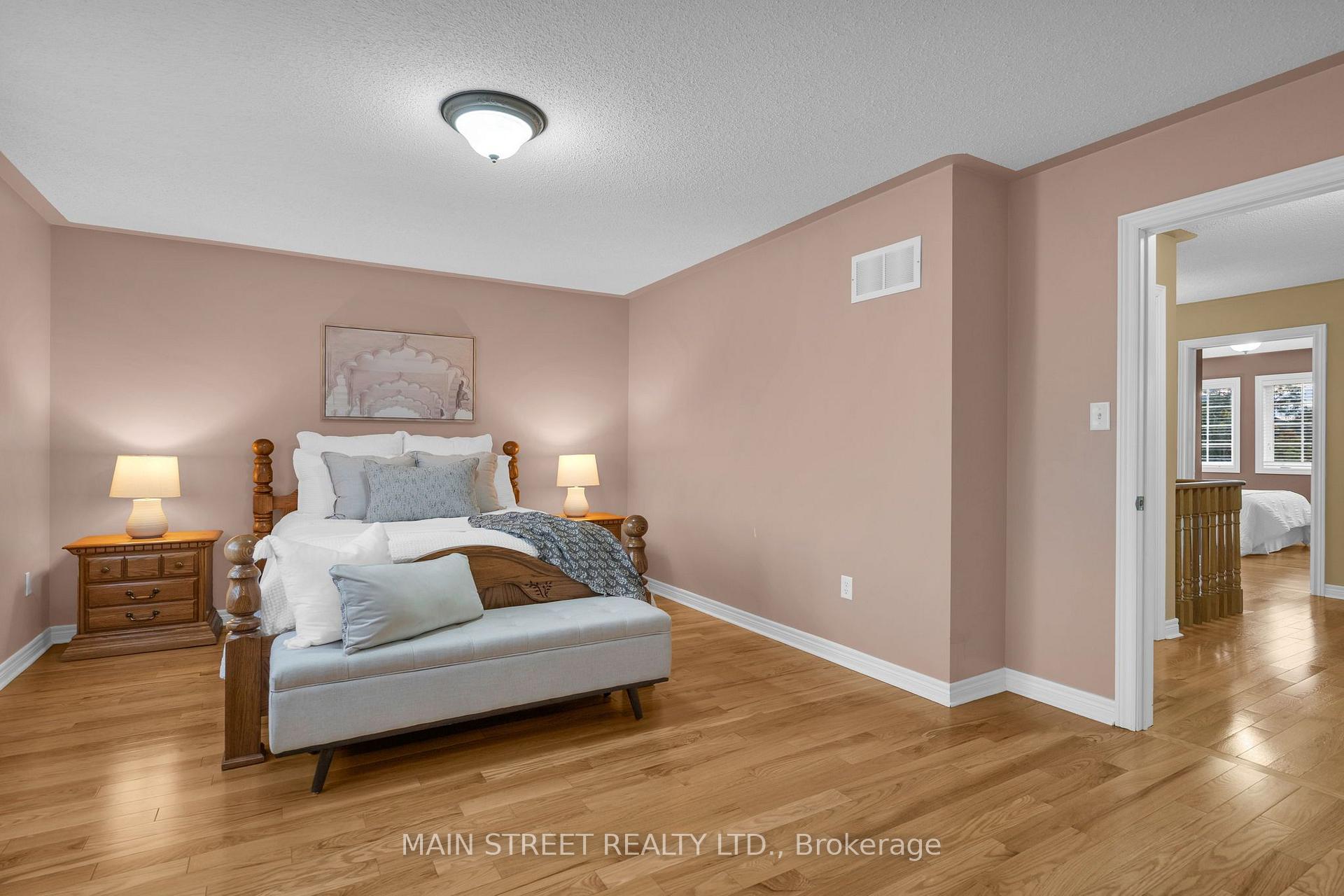 Photo 17 of 27 Blackbird Crescent, Richmond Hill, Oak Ridges — HOMEH