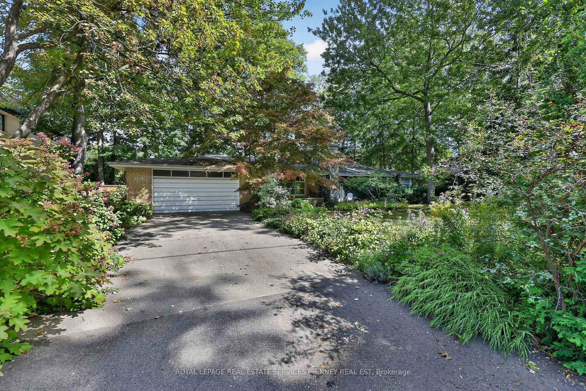 Photo 3 of 1519 Elite Road, Mississauga, Lorne Park — HOMEH