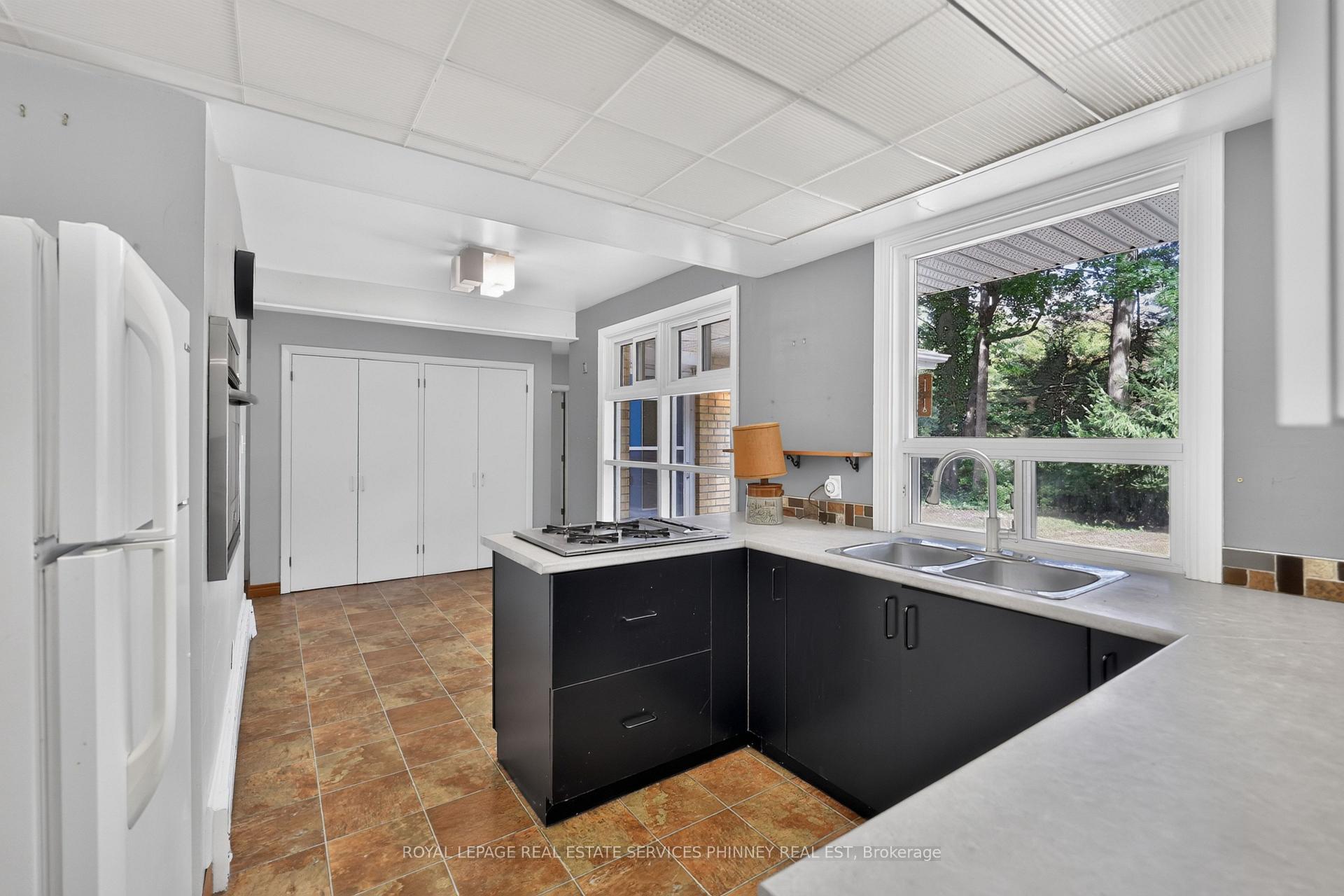 Photo 8 of 1519 Elite Road, Mississauga, Lorne Park — HOMEH