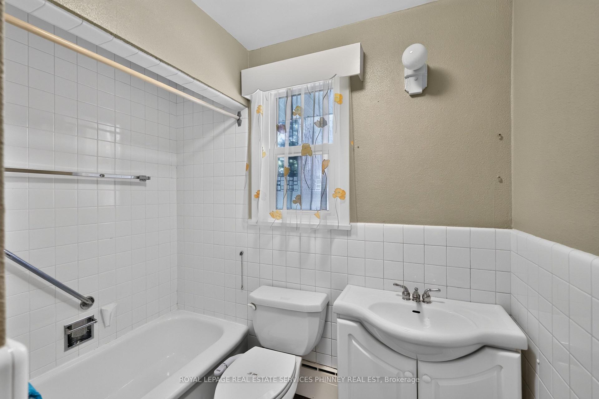Photo 13 of 1519 Elite Road, Mississauga, Lorne Park — HOMEH