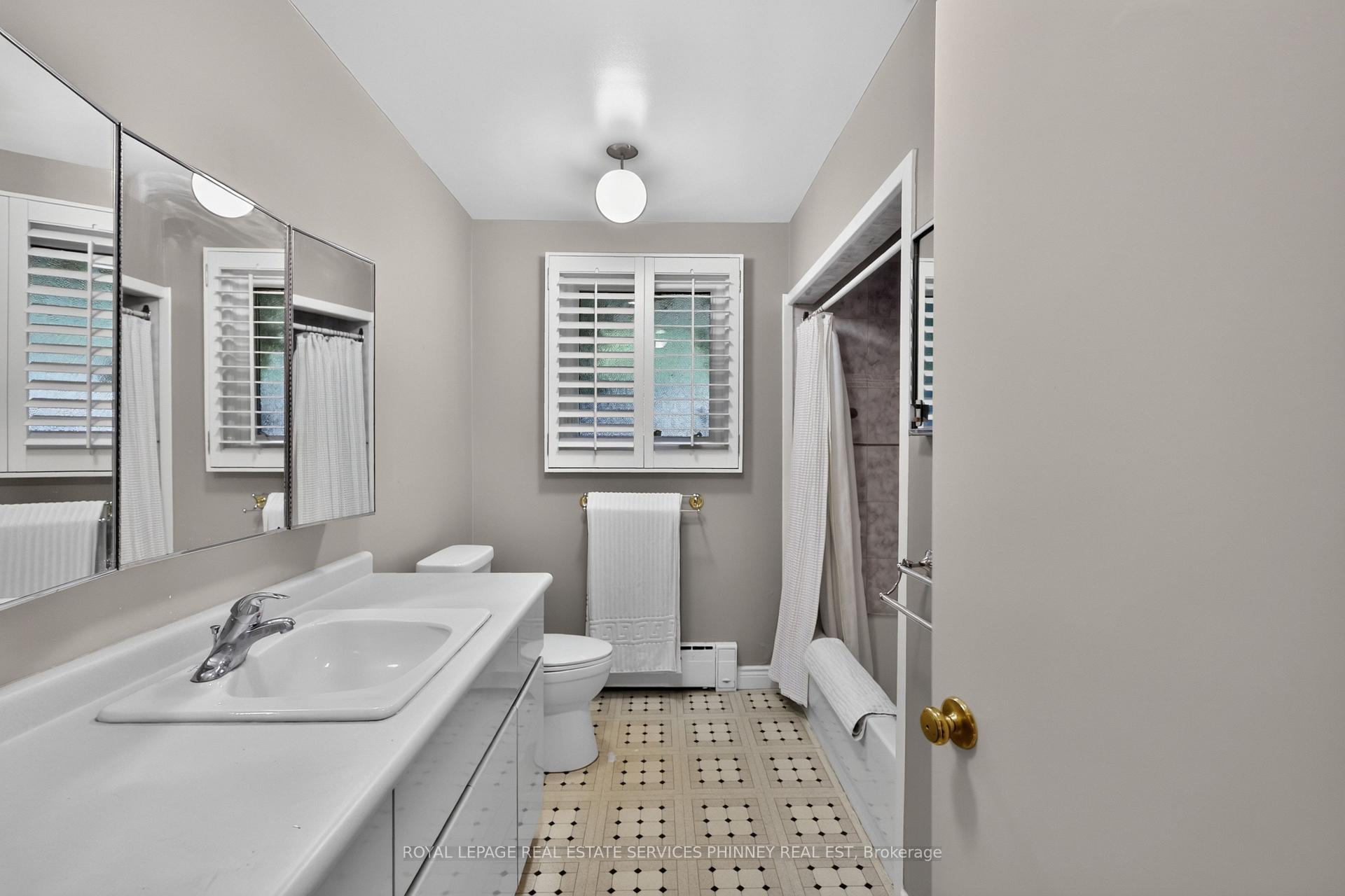 Photo 14 of 1519 Elite Road, Mississauga, Lorne Park — HOMEH