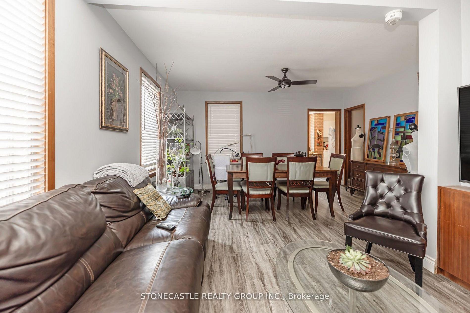 Photo 8 of 2321 Major Mackenzie Drive W, Vaughan, Maple — HOMEH