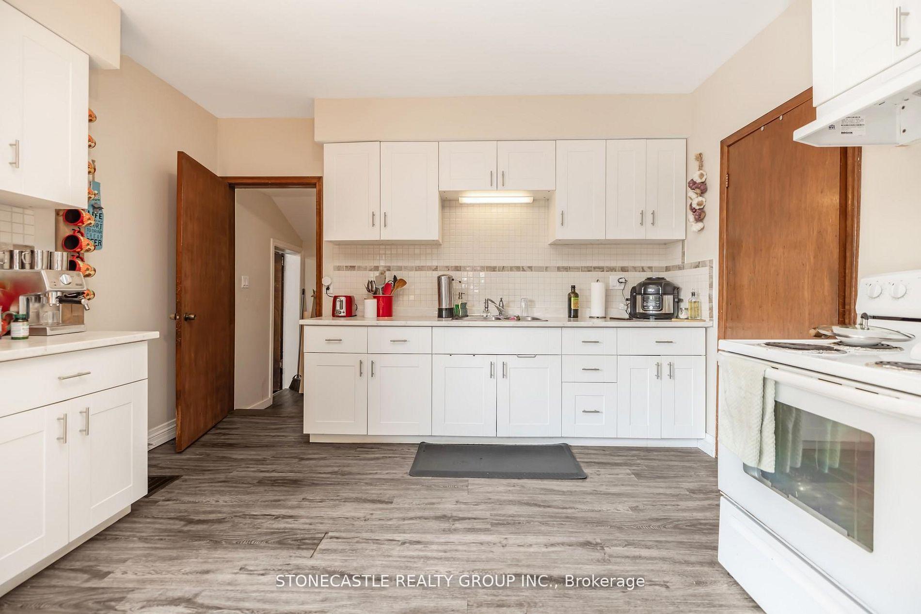 Photo 12 of 2321 Major Mackenzie Drive W, Vaughan, Maple — HOMEH