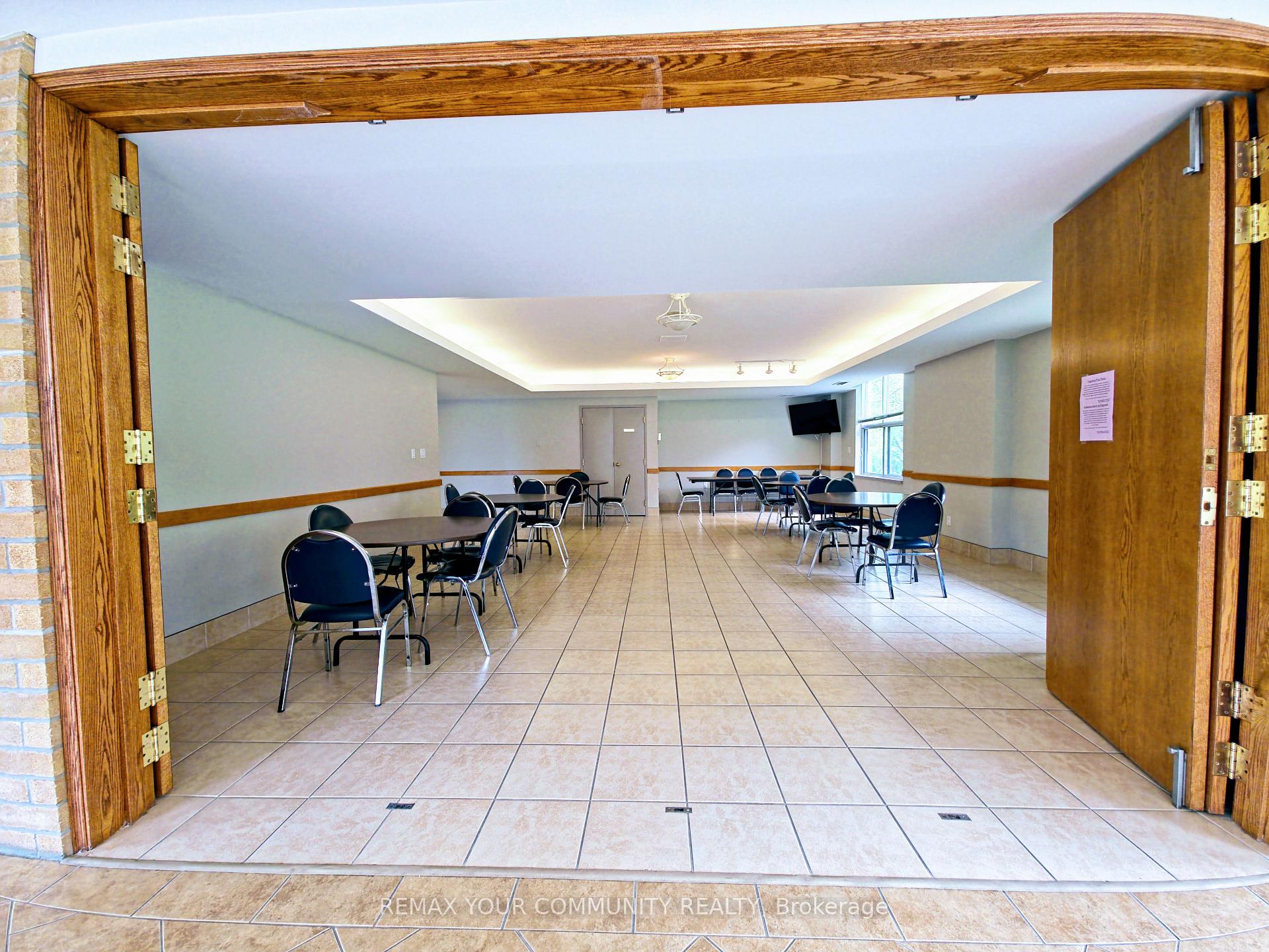 Photo 5 of Unit 114, 2504 Rutherford Road, Vaughan, Maple — HOMEH
