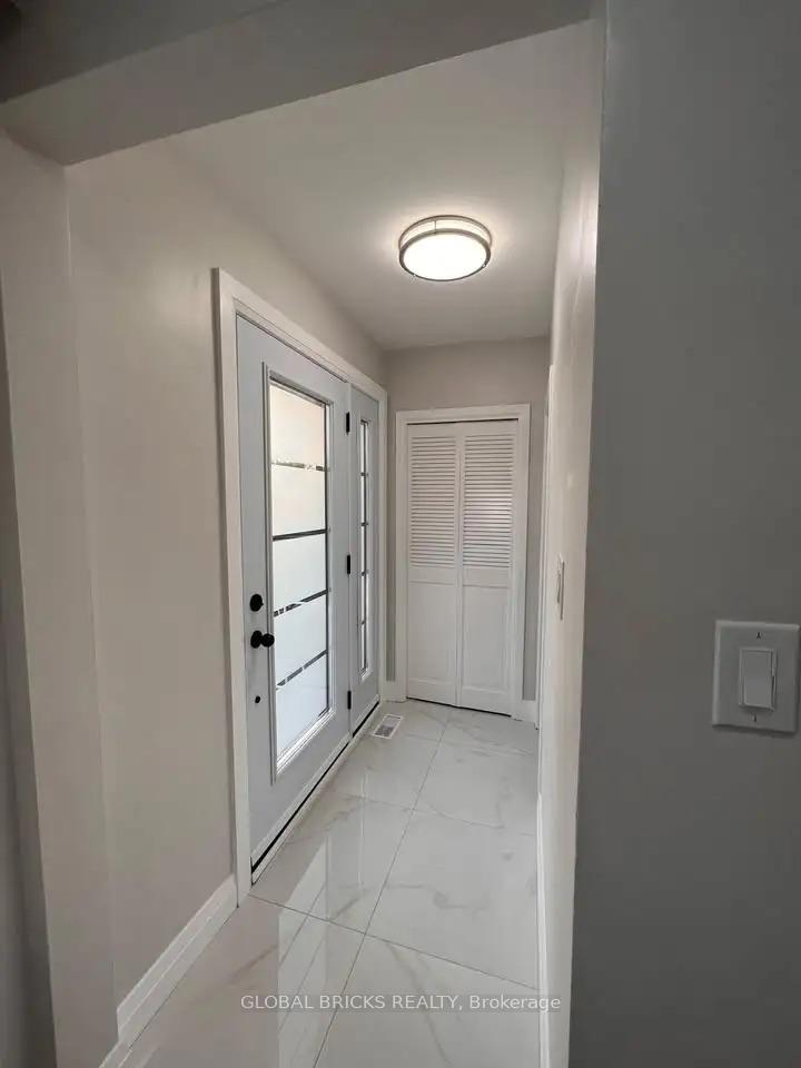 Photo 1 of Unit Upper, 49 Argyle Crescent, Brampton, Avondale — HOMEH