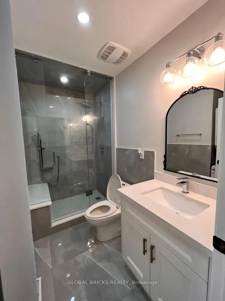 Photo 4 of Unit Upper, 49 Argyle Crescent, Brampton, Avondale — HOMEH