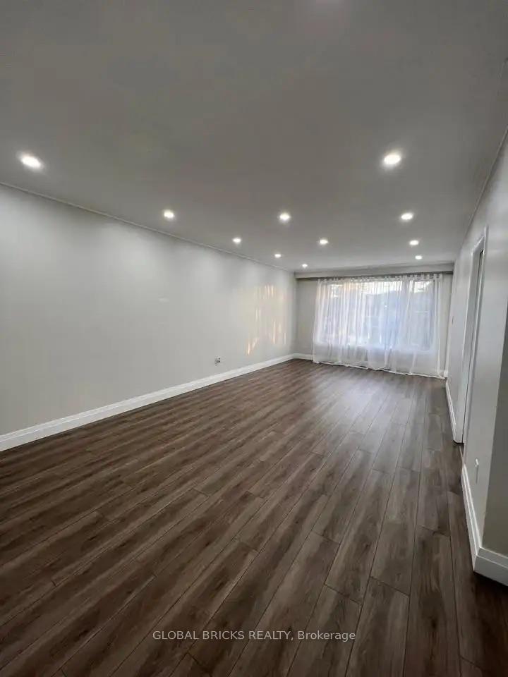 Photo 9 of Unit Upper, 49 Argyle Crescent, Brampton, Avondale — HOMEH