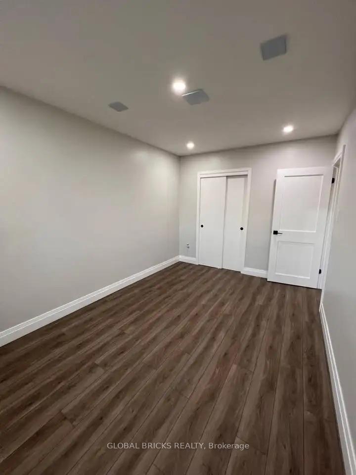 Photo 10 of Unit Upper, 49 Argyle Crescent, Brampton, Avondale — HOMEH