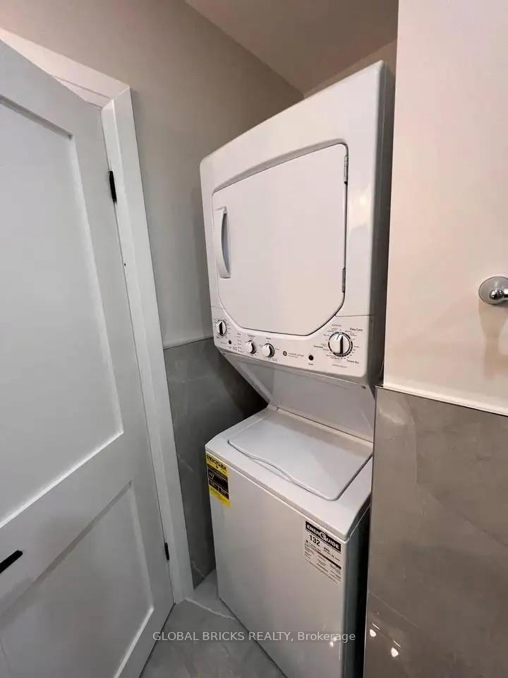 Photo 11 of Unit Upper, 49 Argyle Crescent, Brampton, Avondale — HOMEH