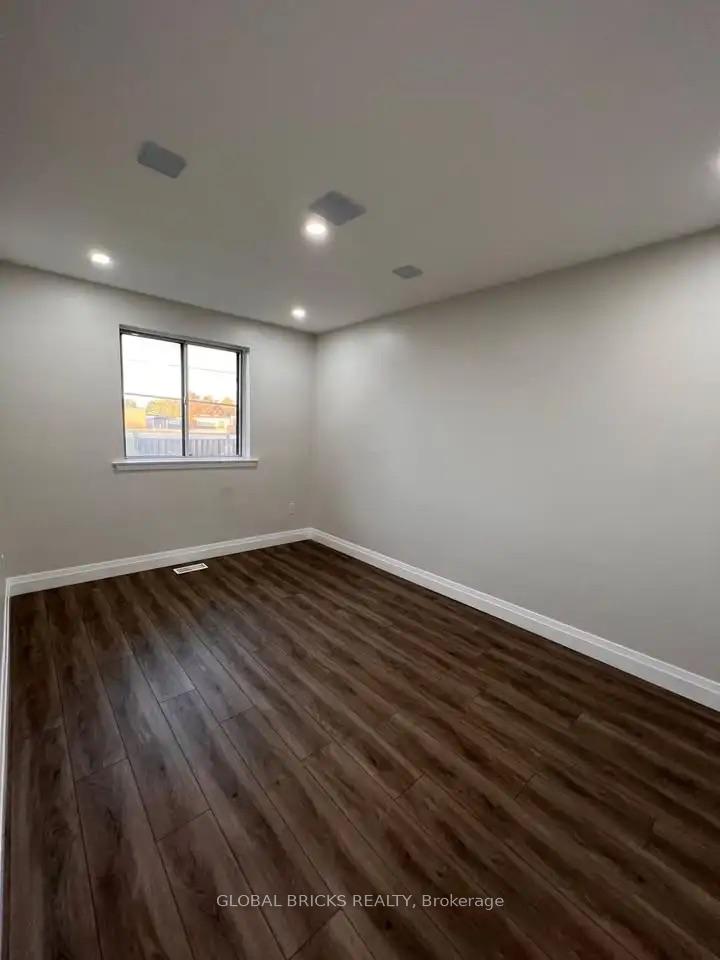 Photo 12 of Unit Upper, 49 Argyle Crescent, Brampton, Avondale — HOMEH