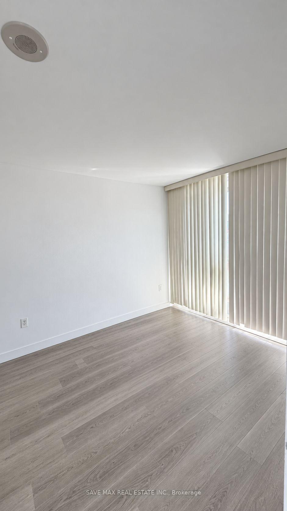 Photo 7 of Unit 1033, 15 Iceboat Terrace, Toronto, Waterfront Communities — HOMEH