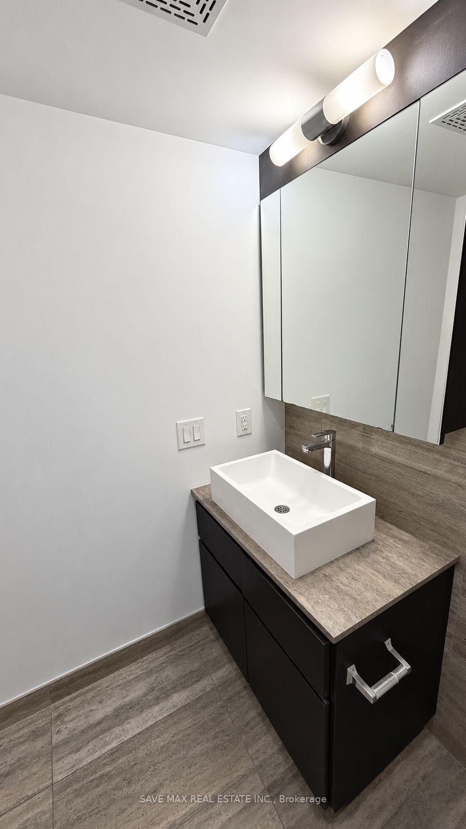 Photo 13 of Unit 1033, 15 Iceboat Terrace, Toronto, Waterfront Communities — HOMEH