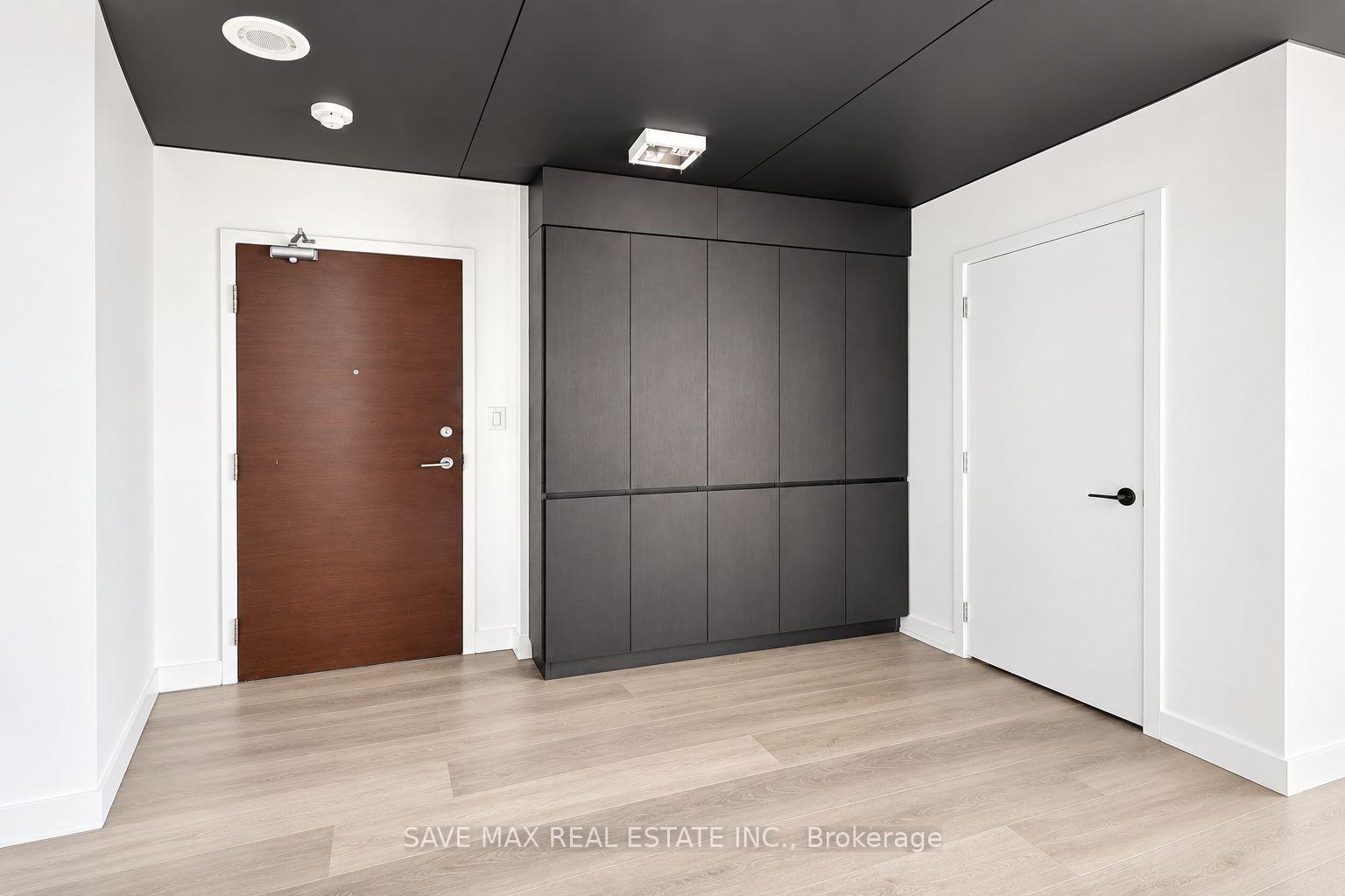 Photo 4 of Unit 1033, 15 Iceboat Terrace, Toronto, Waterfront Communities — HOMEH