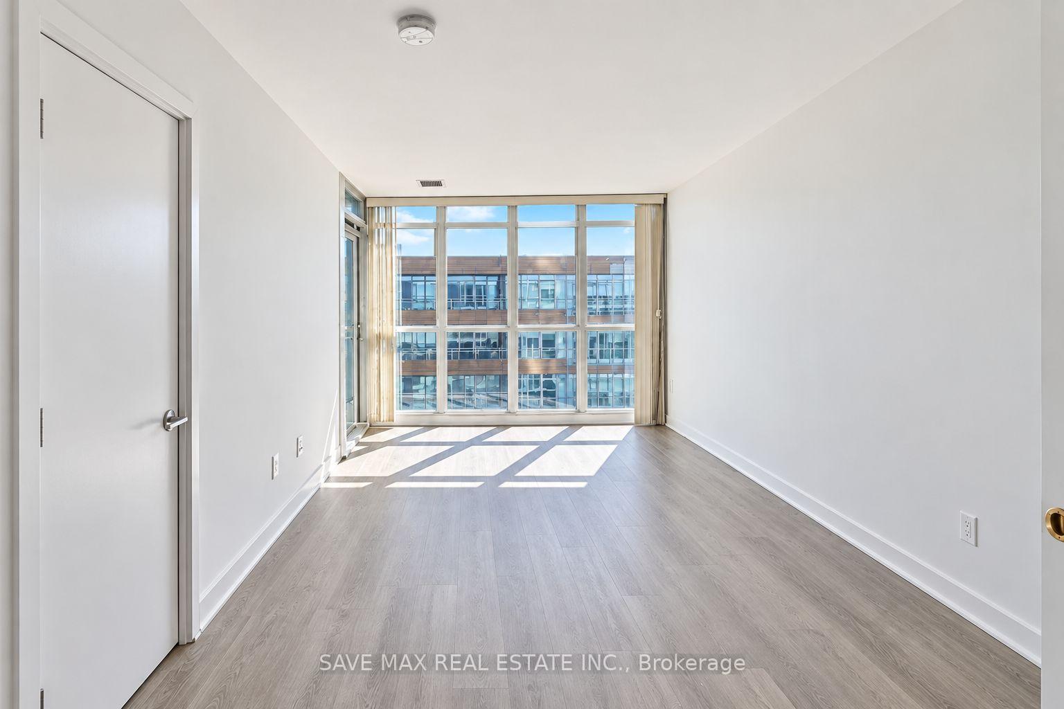 Photo 6 of Unit 1033, 15 Iceboat Terrace, Toronto, Waterfront Communities — HOMEH