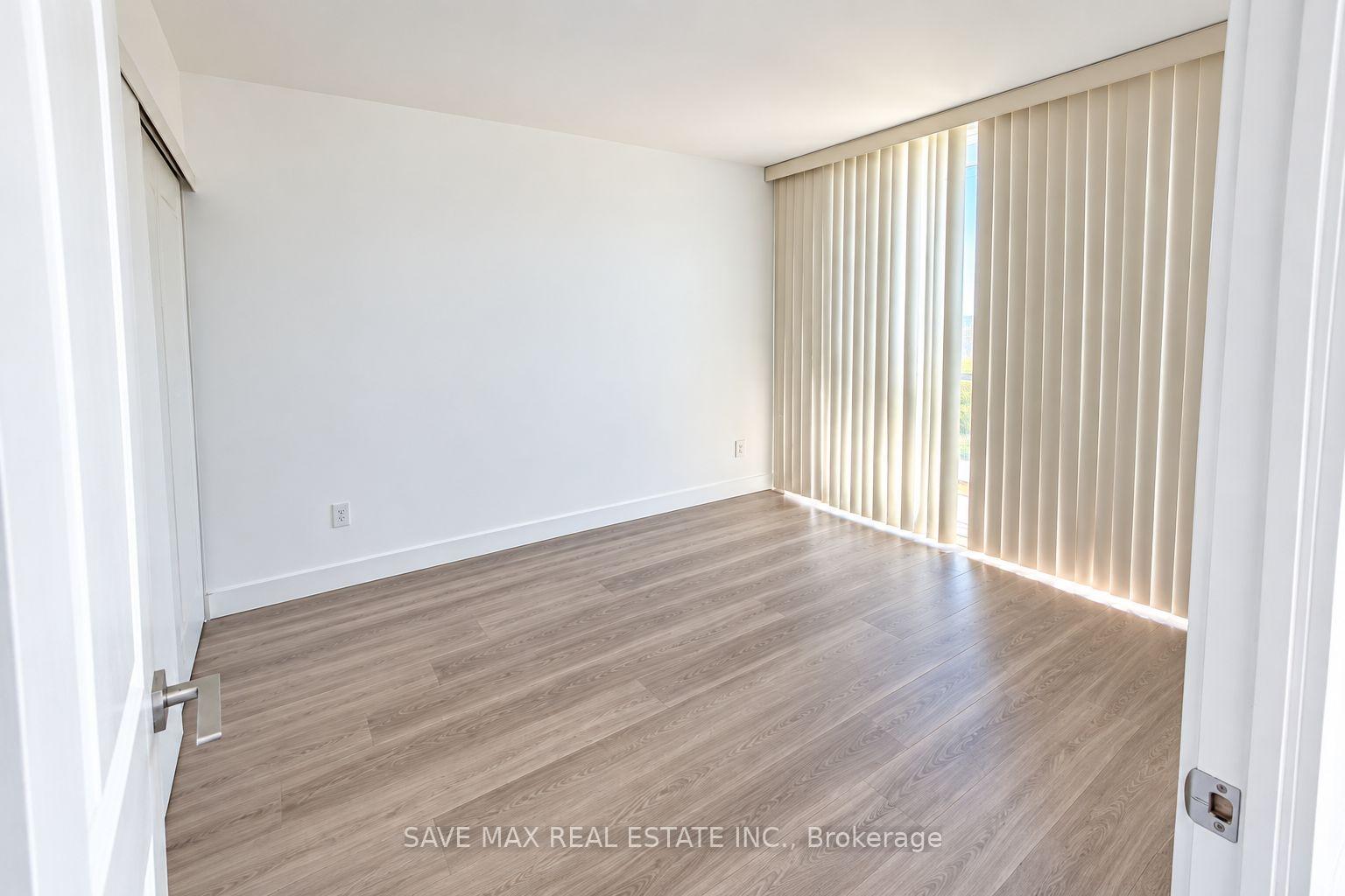 Photo 8 of Unit 1033, 15 Iceboat Terrace, Toronto, Waterfront Communities — HOMEH