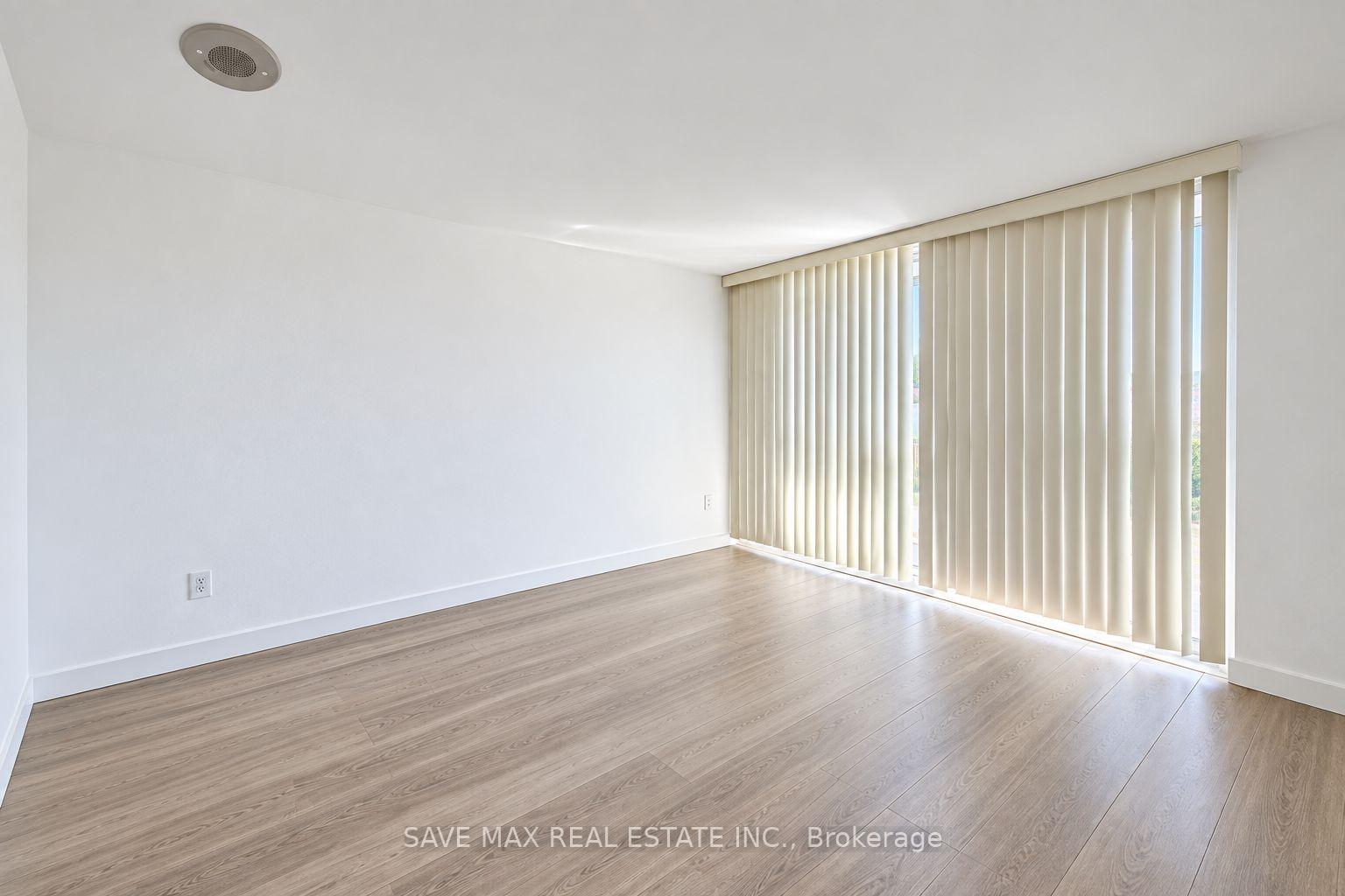 Photo 10 of Unit 1033, 15 Iceboat Terrace, Toronto, Waterfront Communities — HOMEH