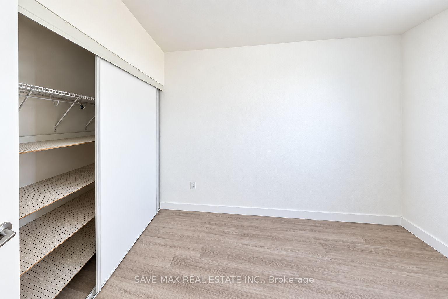 Photo 12 of Unit 1033, 15 Iceboat Terrace, Toronto, Waterfront Communities — HOMEH
