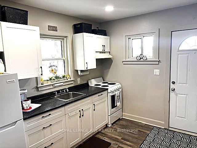 Photo 5 of 115 Brock Street N, Sarnia — HOMEH
