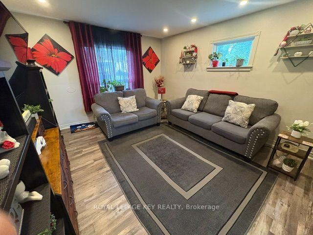Photo 7 of 115 Brock Street N, Sarnia — HOMEH