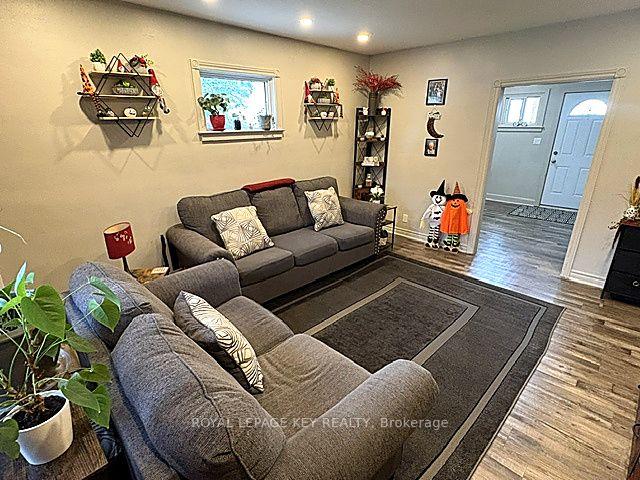 Photo 8 of 115 Brock Street N, Sarnia — HOMEH