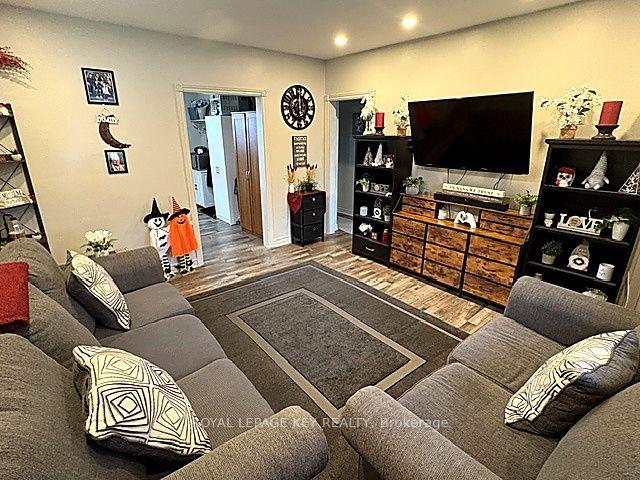 Photo 9 of 115 Brock Street N, Sarnia — HOMEH