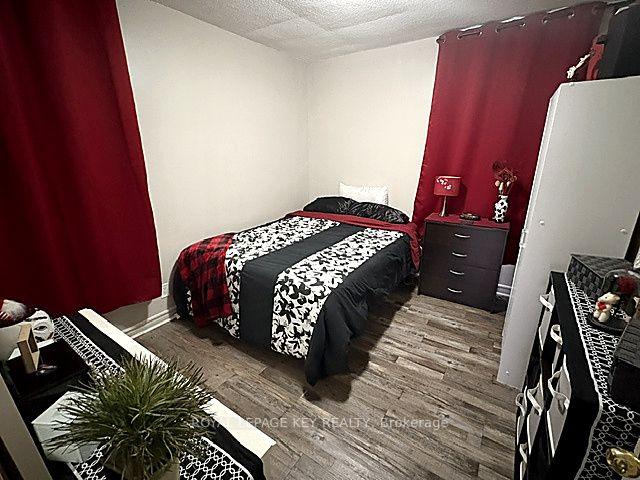 Photo 11 of 115 Brock Street N, Sarnia — HOMEH