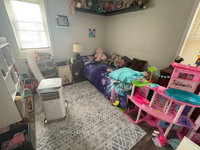 Photo 18 of 115 Brock Street N, Sarnia — HOMEH
