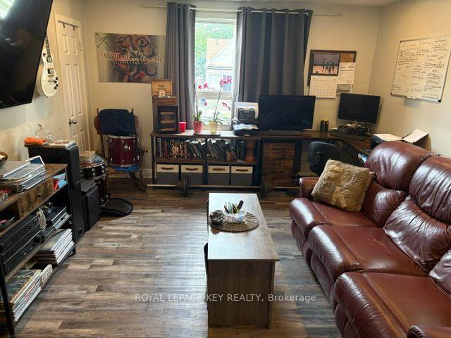 Photo 21 of 115 Brock Street N, Sarnia — HOMEH