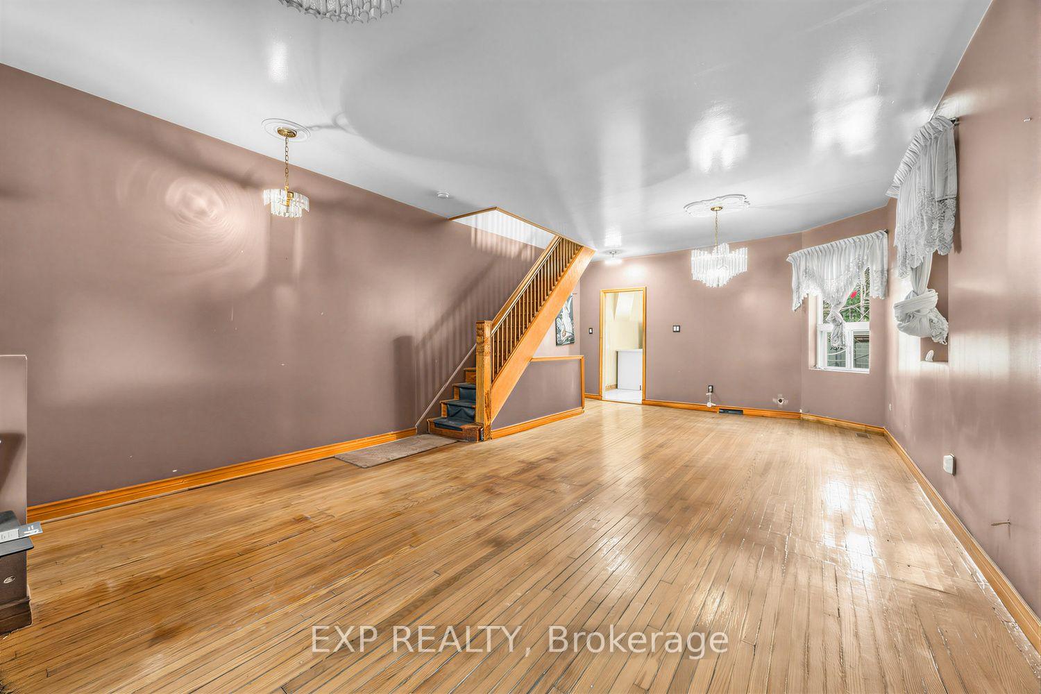 Photo of 511 Carlaw Avenue