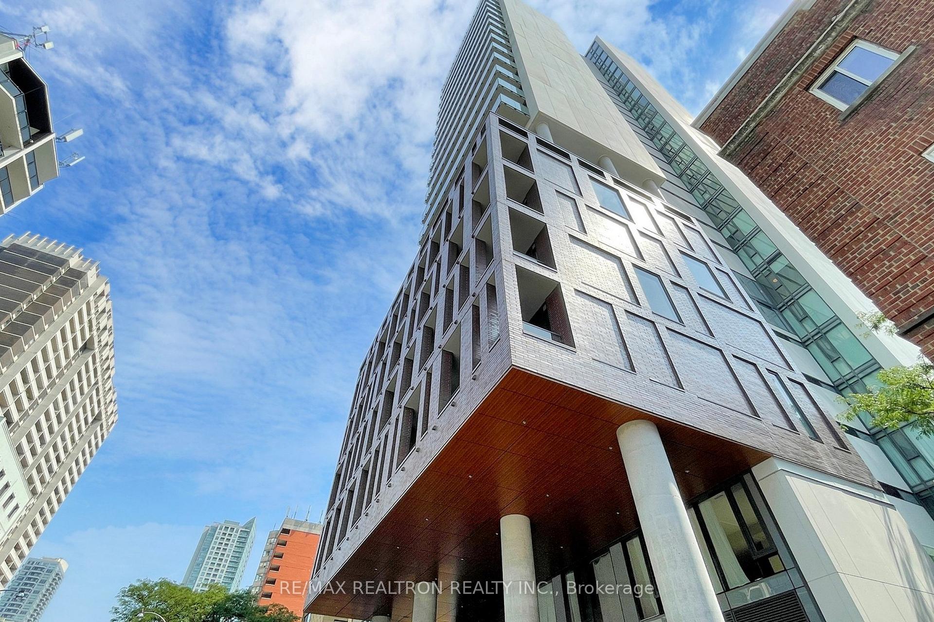 Photo of Unit 2001, 81 Wellesley Street E