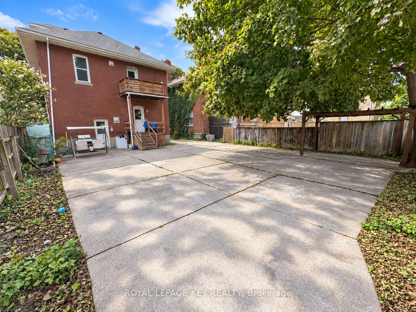 Photo 3 of 116 Cameron Street, Sarnia — HOMEH