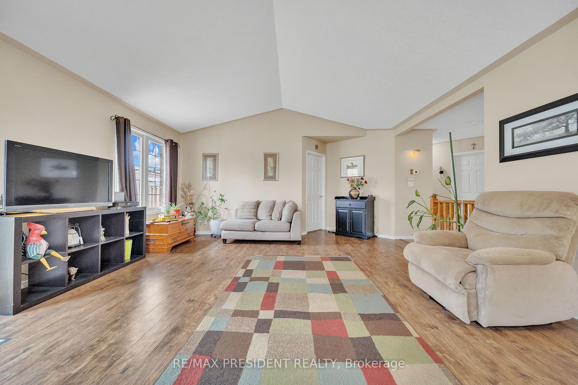 Photo 9 of 789 Brock Street, North Perth, Listowel — HOMEH
