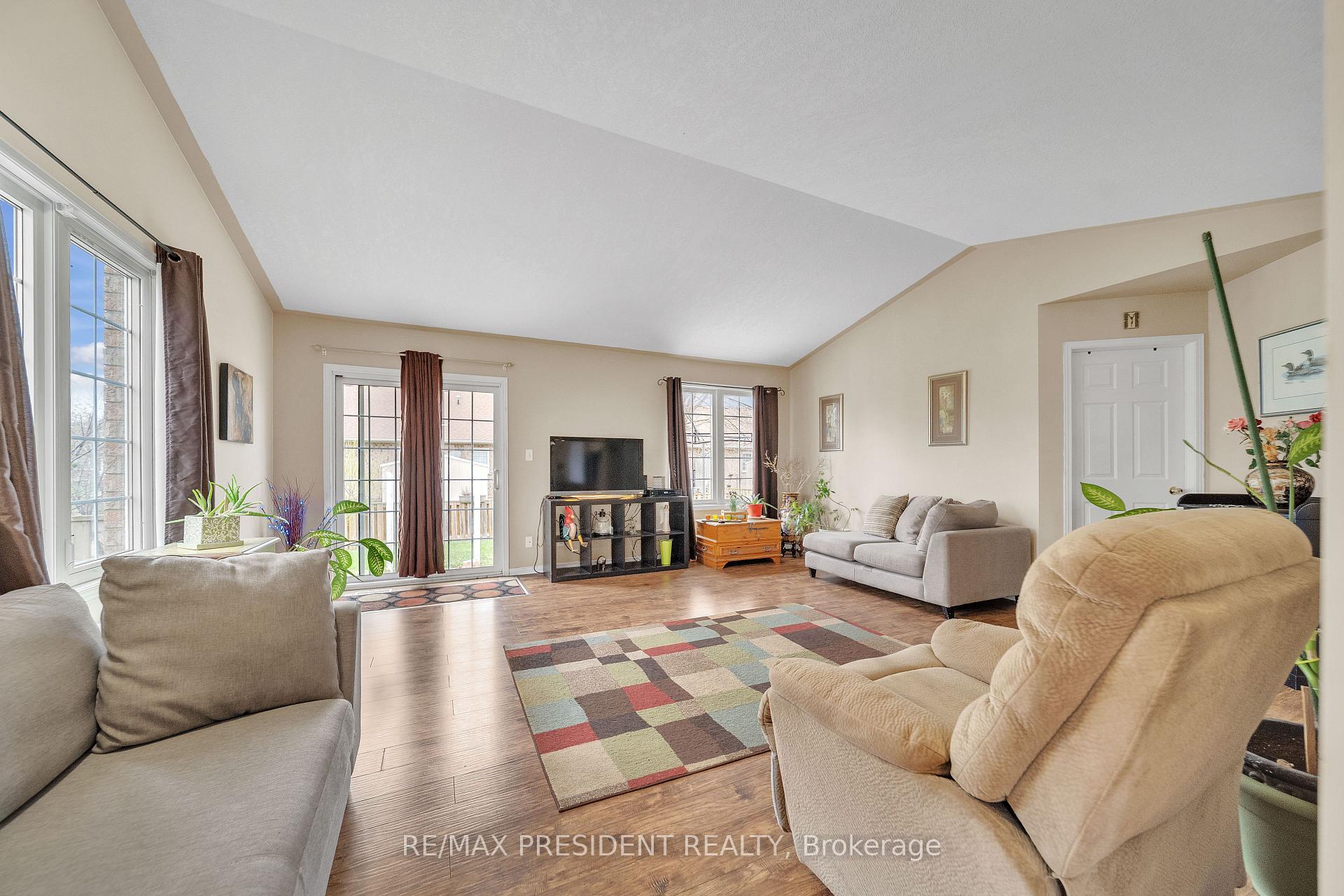 Photo 10 of 789 Brock Street, North Perth, Listowel — HOMEH