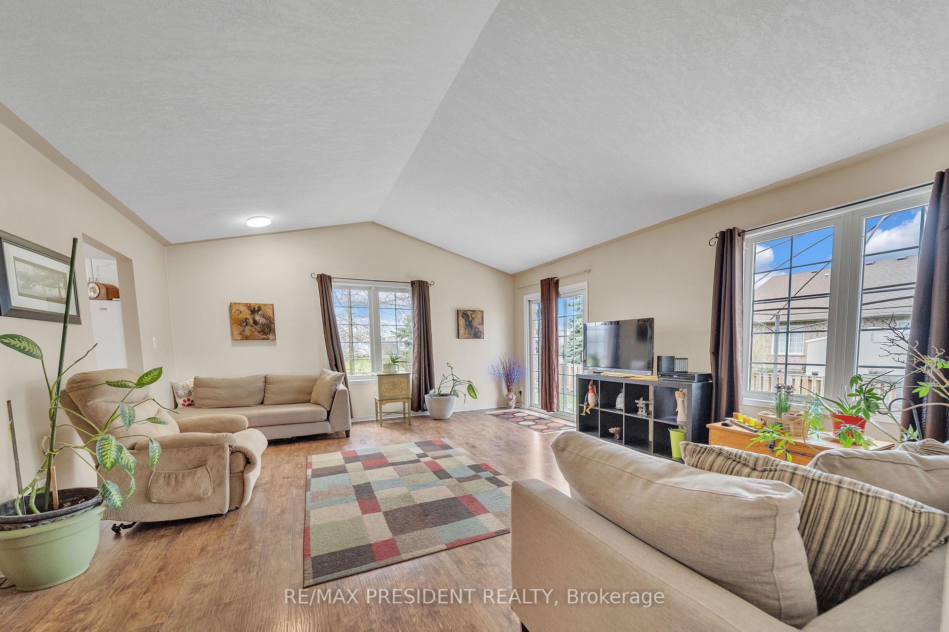 Photo 11 of 789 Brock Street, North Perth, Listowel — HOMEH