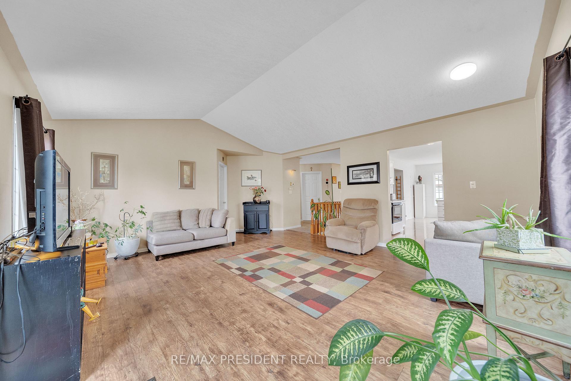 Photo 12 of 789 Brock Street, North Perth, Listowel — HOMEH