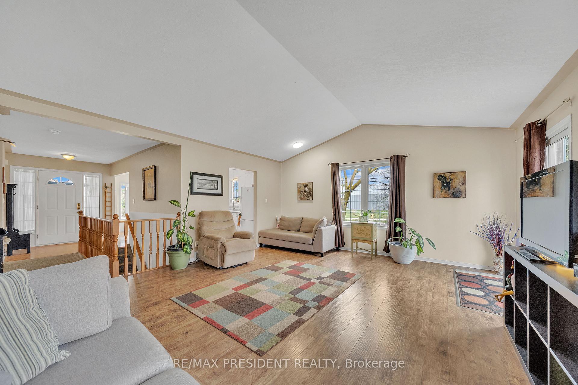 Photo 13 of 789 Brock Street, North Perth, Listowel — HOMEH