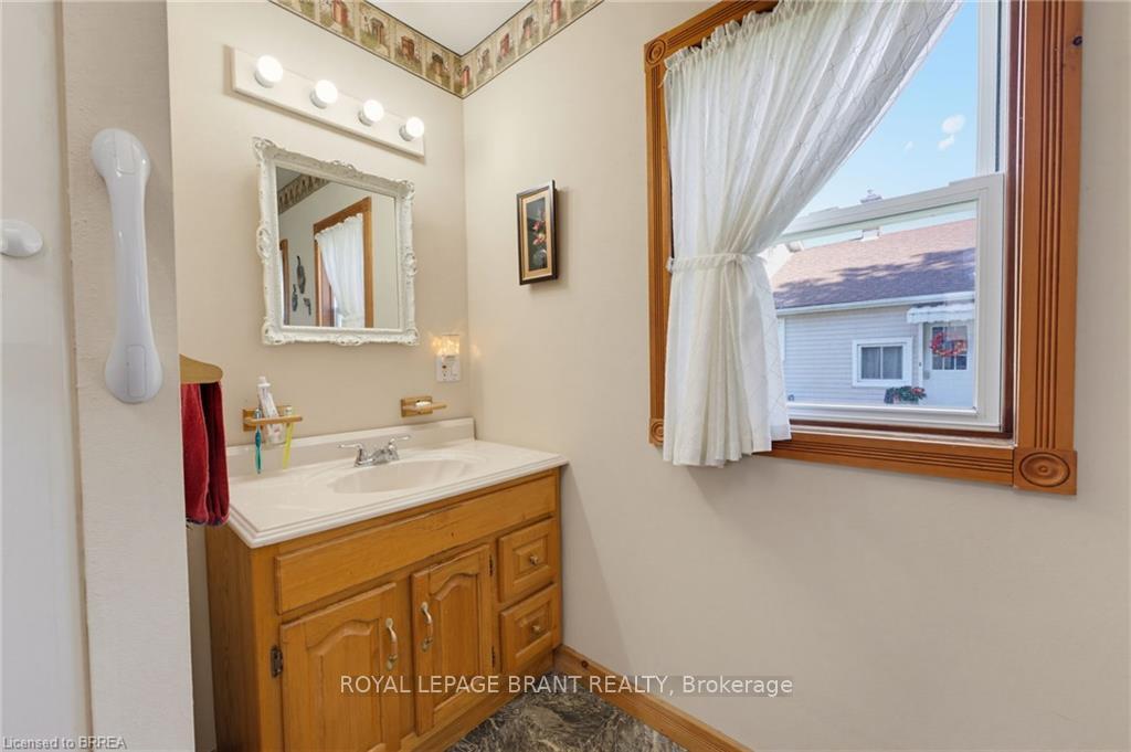 Photo 16 of 149 King Street, Brant, Burford — HOMEH