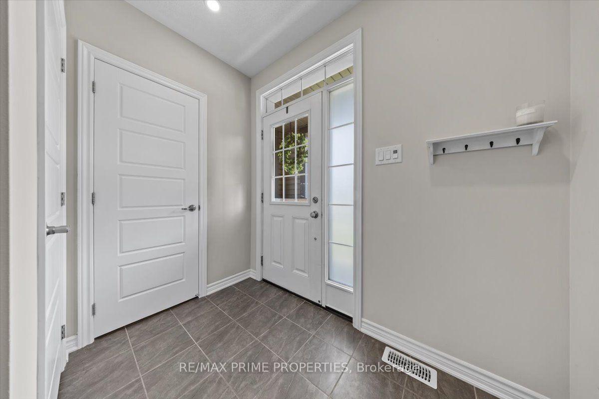Photo 2 of 350 Sweetfern Crescent, Ottawa, Avalon West — HOMEH