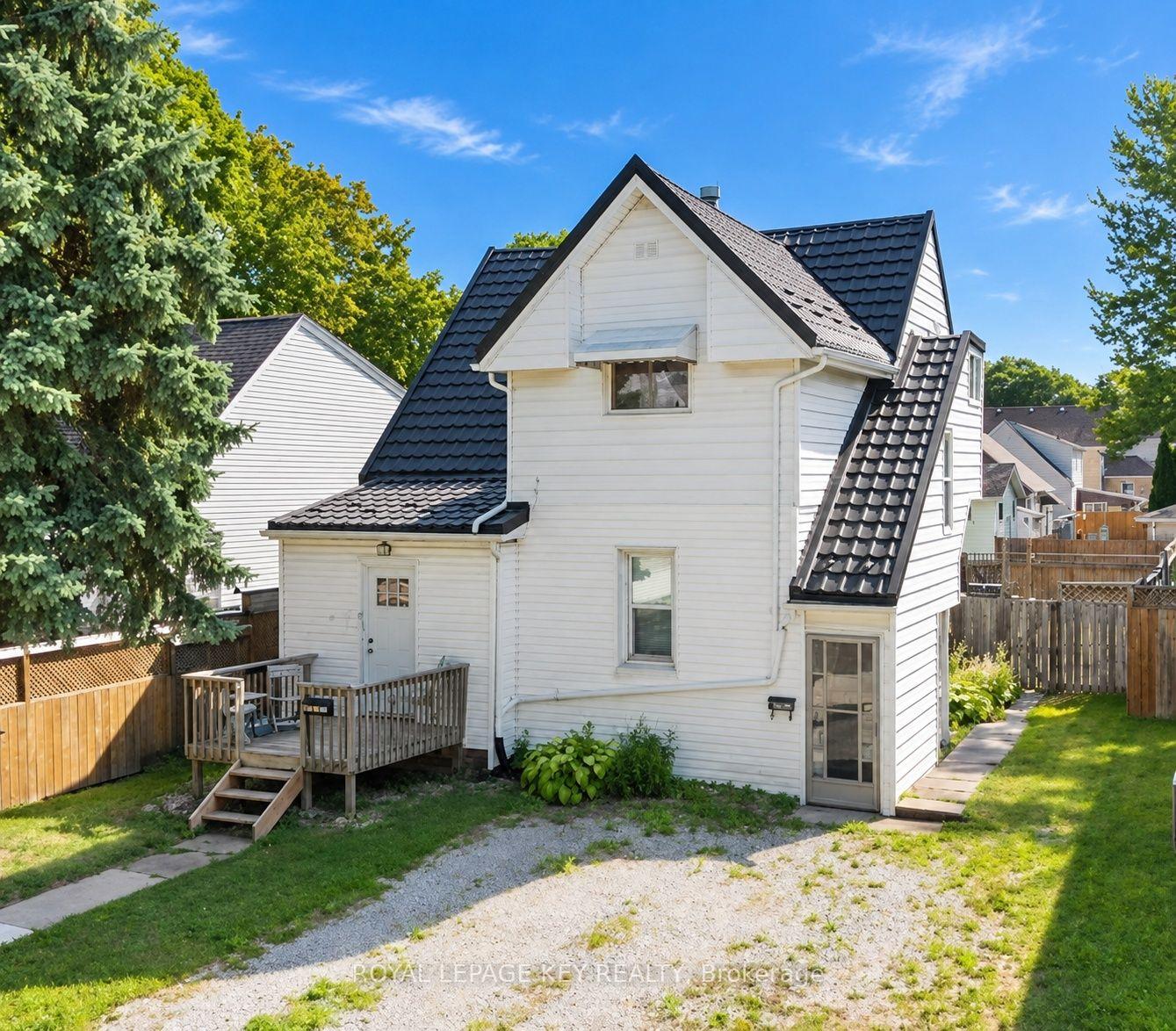 Photo of 404 Russell Street S