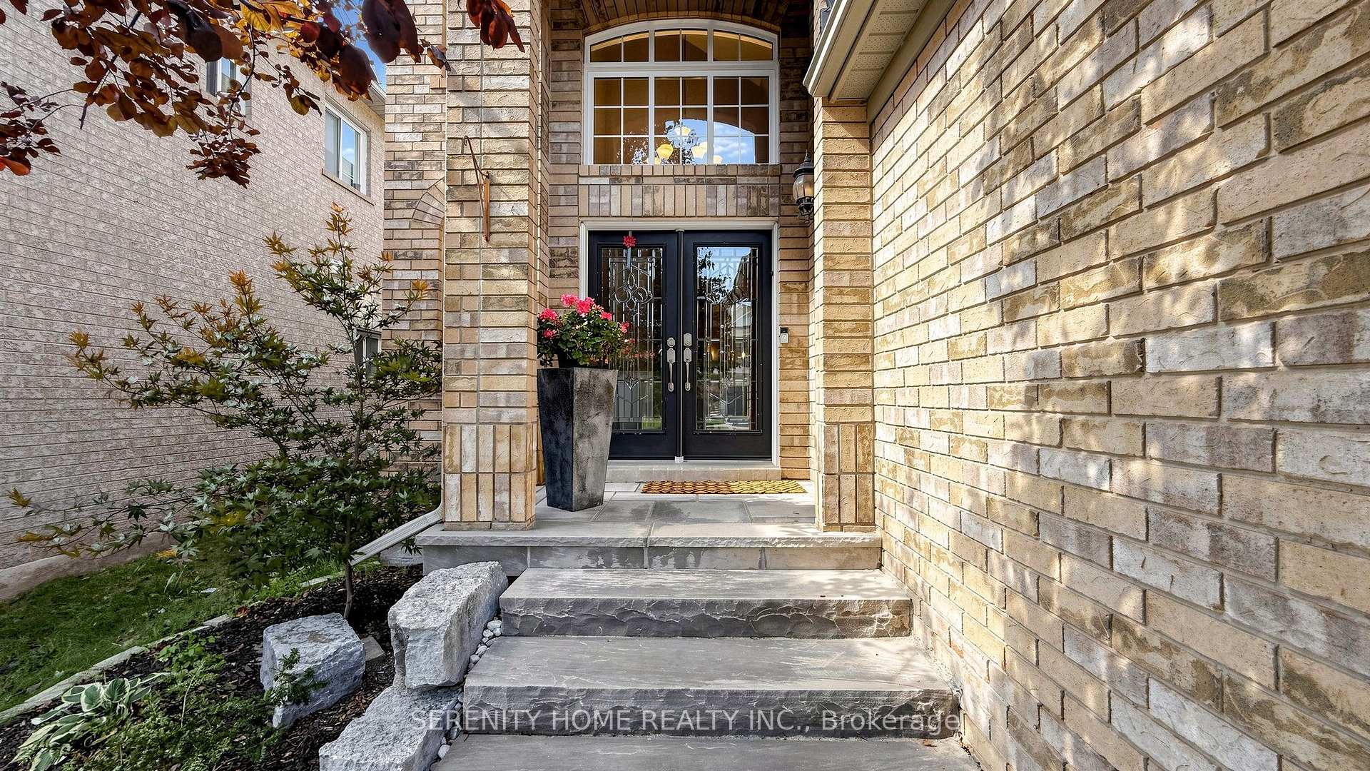 Photo 2 of 2269 Woodcrest Drive, Oakville, Westmount — HOMEH